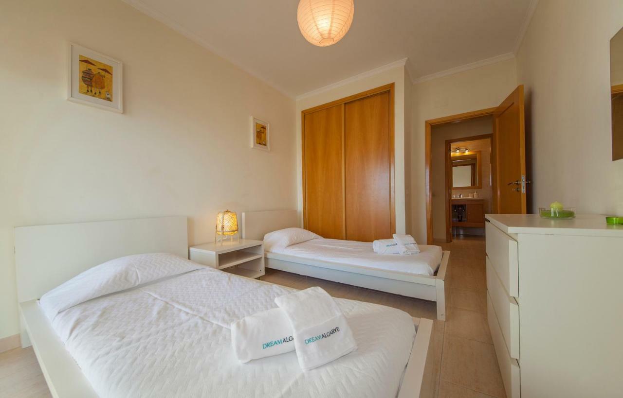 70 négyzetméteres, 2 hálószobás Apartman 2 fürdőszobával Praia do Vau területén Portimão Kültér fotó