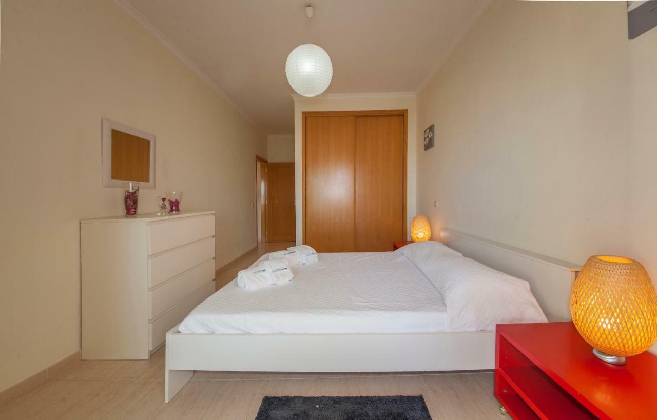 70 négyzetméteres, 2 hálószobás Apartman 2 fürdőszobával Praia do Vau területén Portimão Kültér fotó